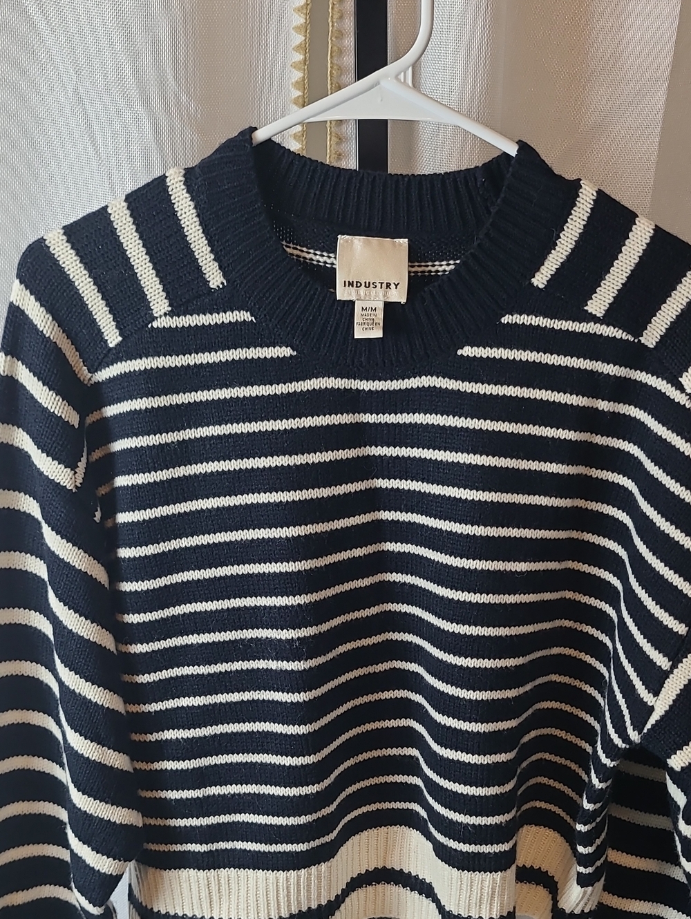 Industry Republic Crew Neck cropped sweater size Med - Picture 2 of 5